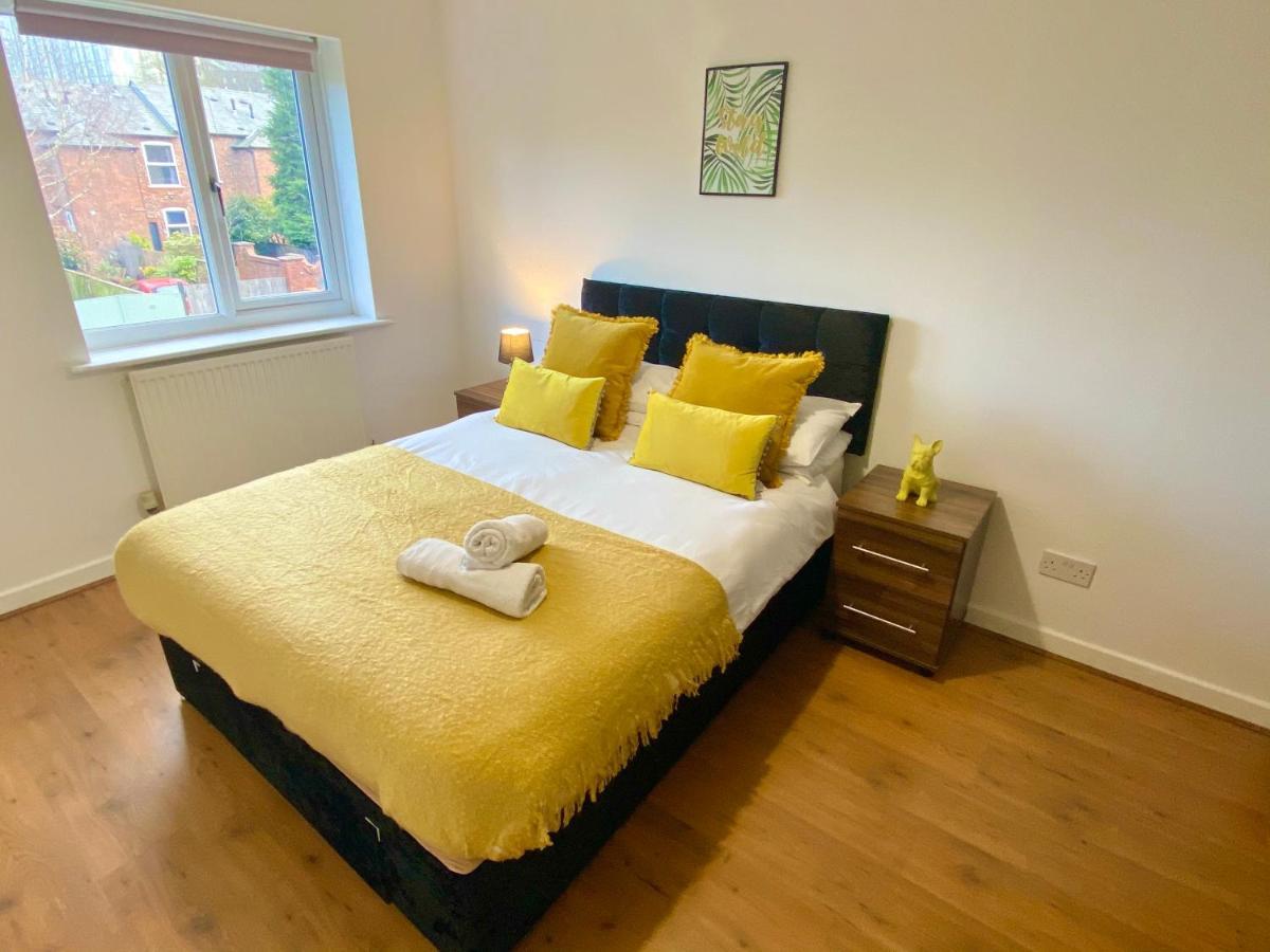 Convenient Centre 3bd With Free Parking