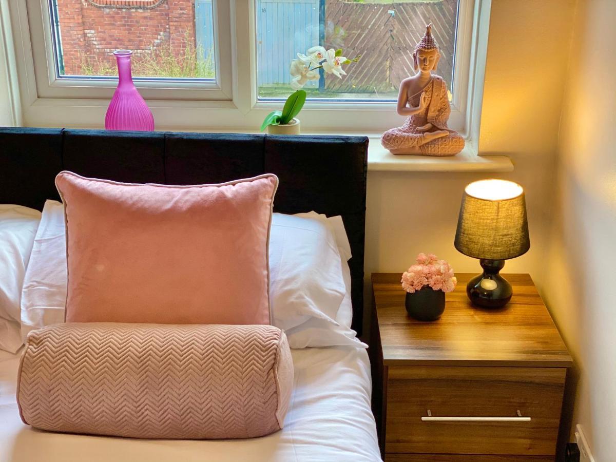 Apartment Convenient Centre 3bd With Free Parking *