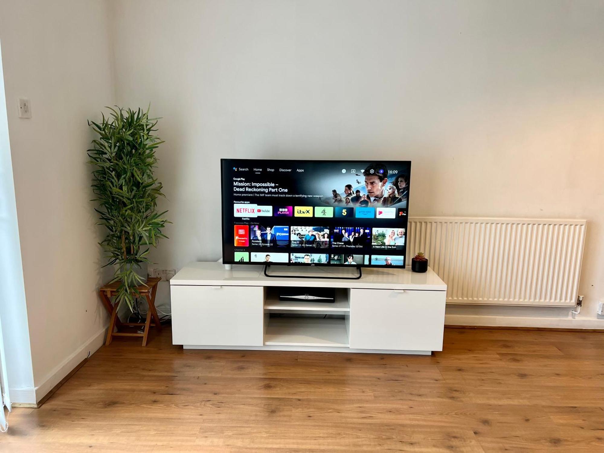 Convenient Centre 3bd With Free Parking