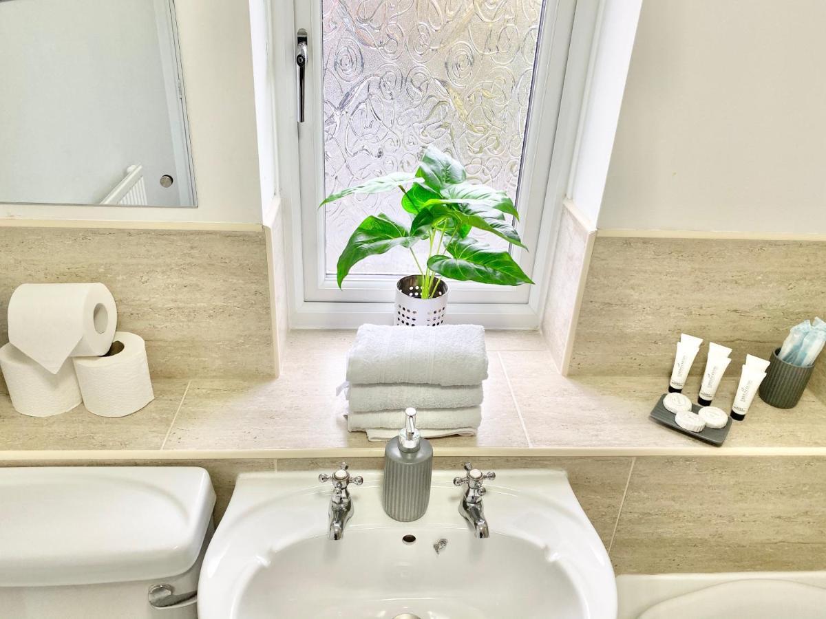 Апартаменты Convenient Centre 3bd With Free Parking