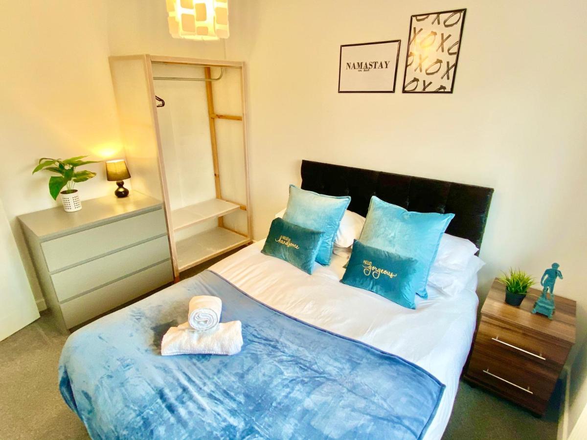 Апартаменты Convenient Centre 3bd With Free Parking