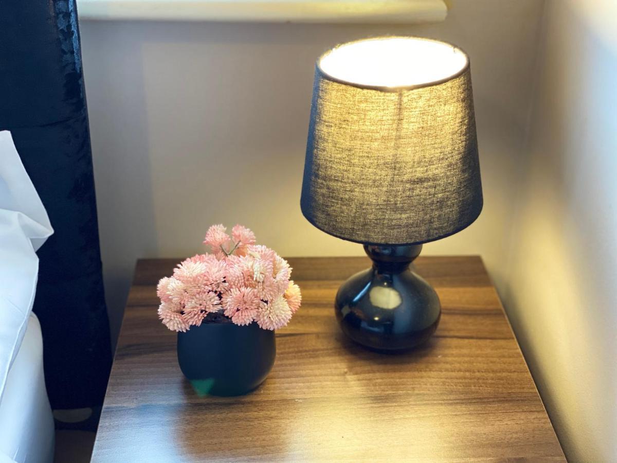 Convenient Centre 3bd With Free Parking Апартаменты