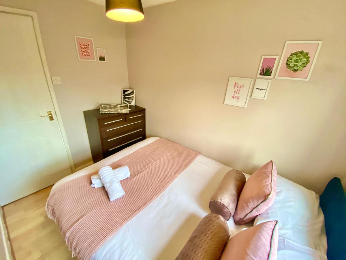 Апартаменты Convenient Centre 3bd With Free Parking