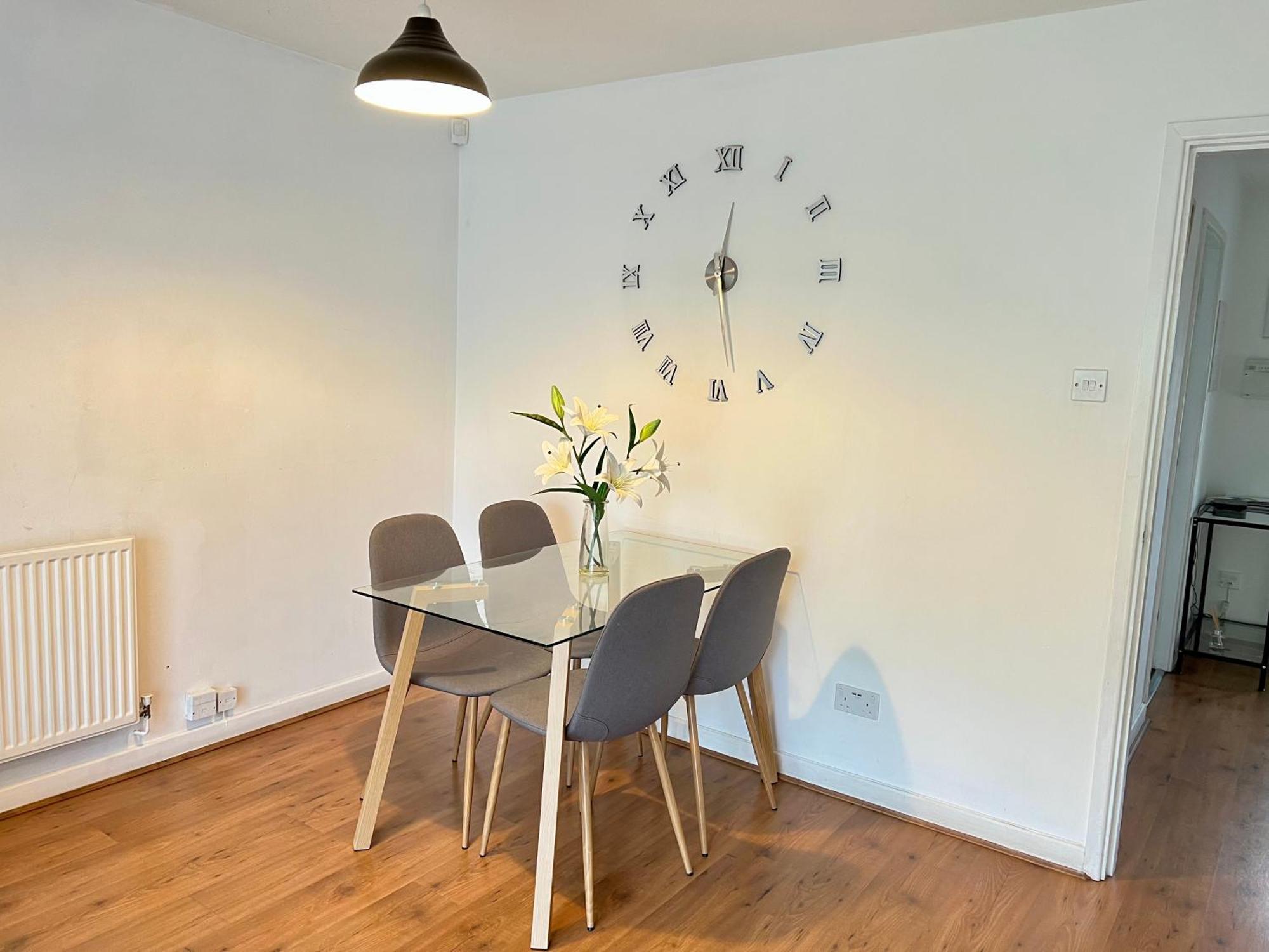 Convenient Centre 3bd With Free Parking Манчестер